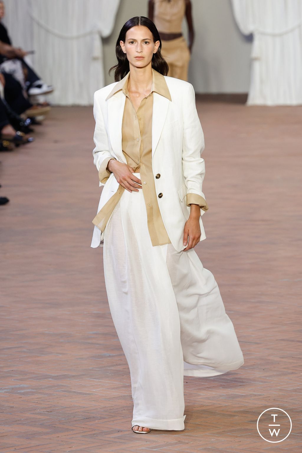 Fashion Week Milan Spring/Summer 2024 look 14 de la collection Alberta Ferretti womenswear