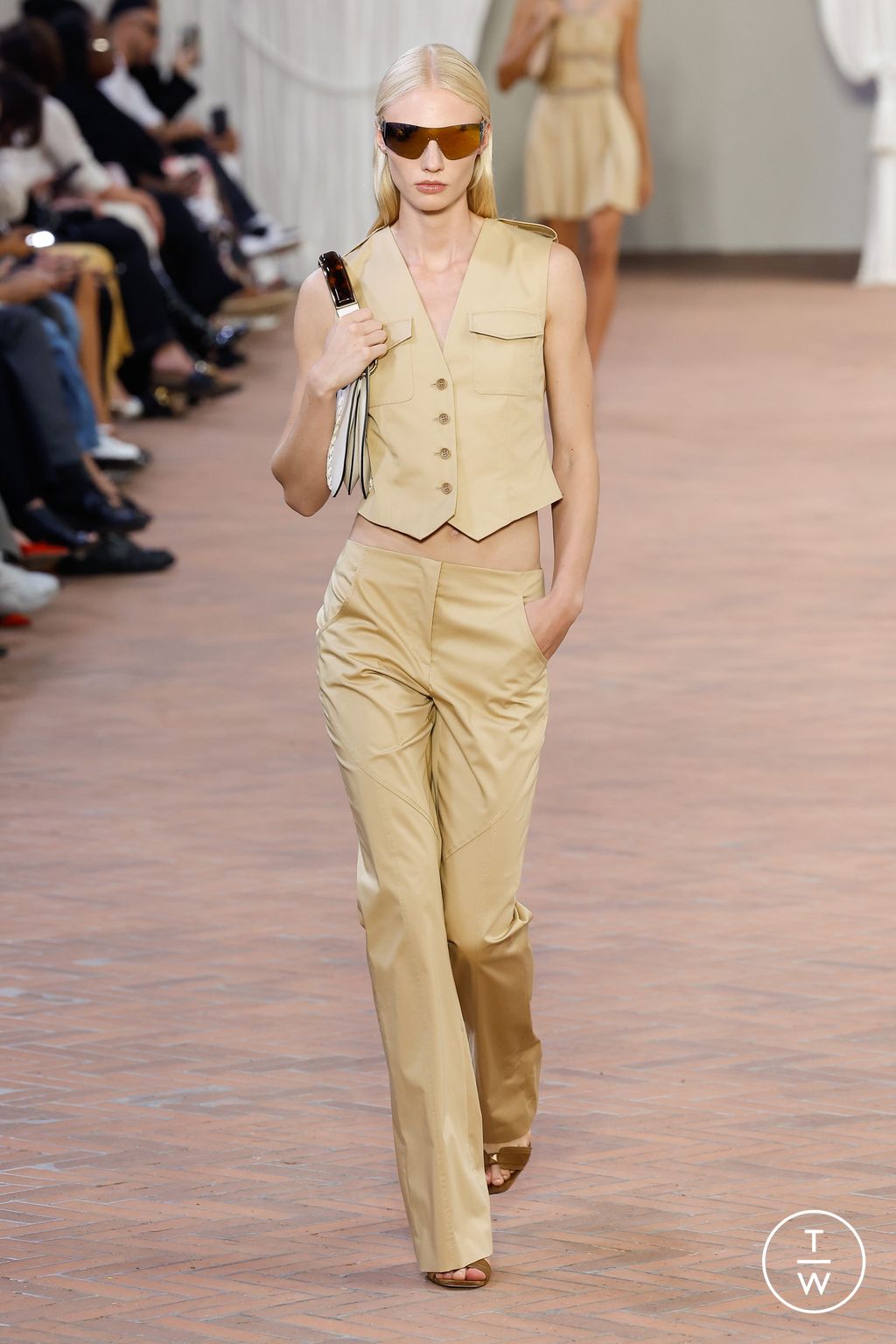 Fashion Week Milan Spring/Summer 2024 look 25 from the Alberta Ferretti collection 女装