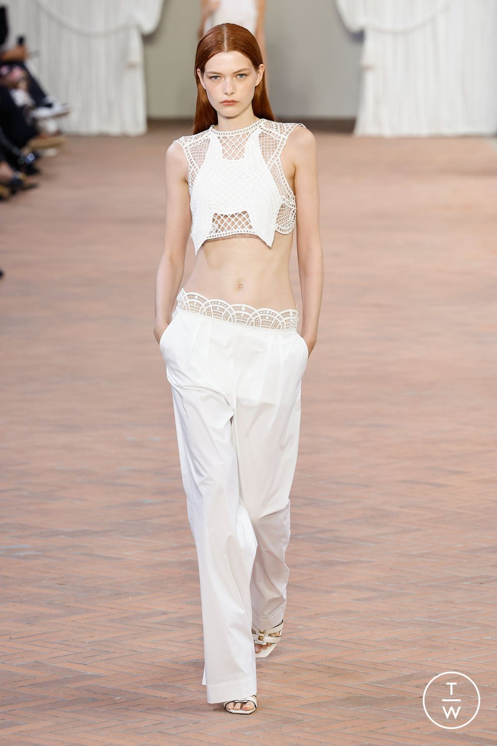 Fashion Week Milan Spring/Summer 2024 look 27 from the Alberta Ferretti collection 女装