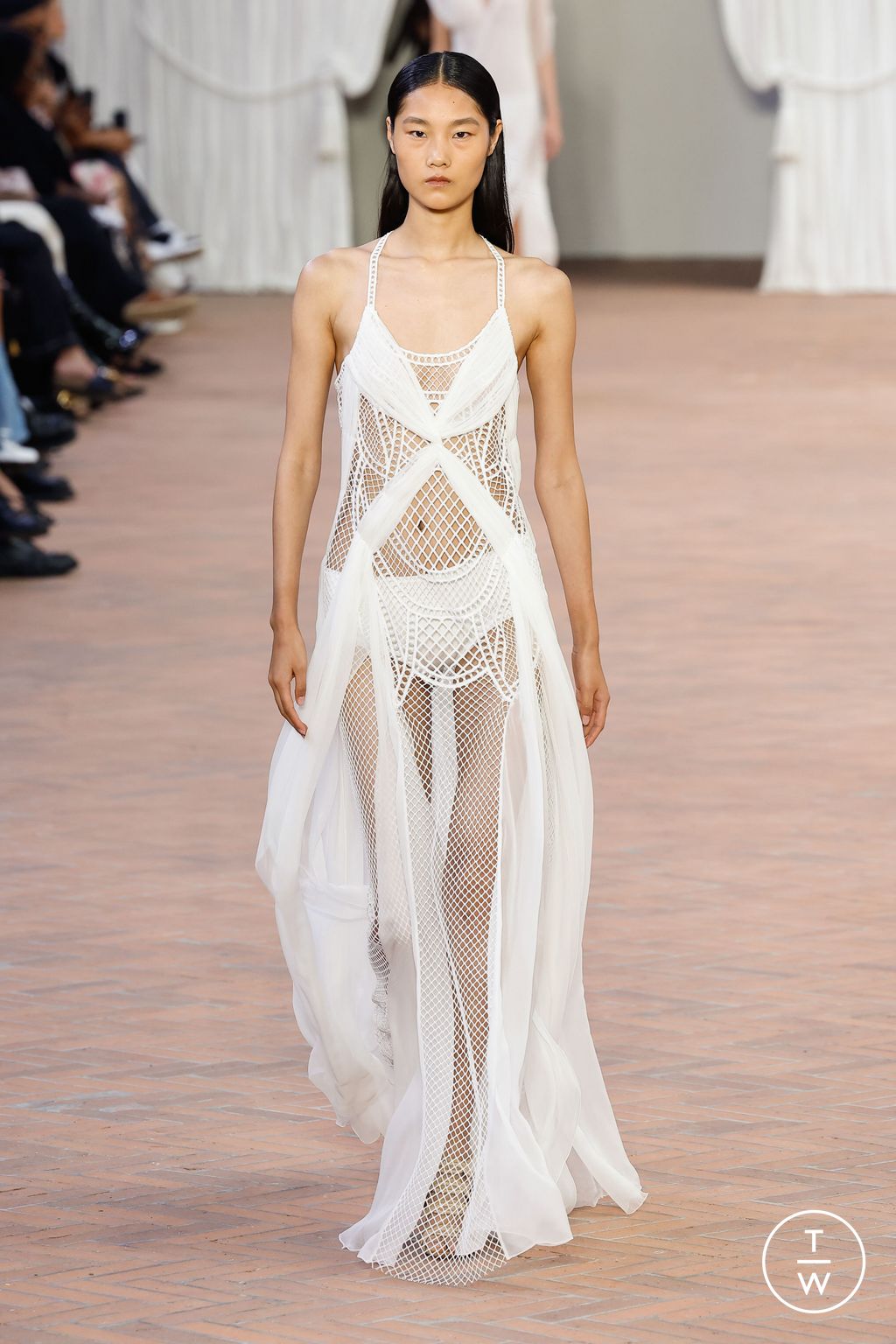 Fashion Week Milan Spring/Summer 2024 look 31 from the Alberta Ferretti collection 女装