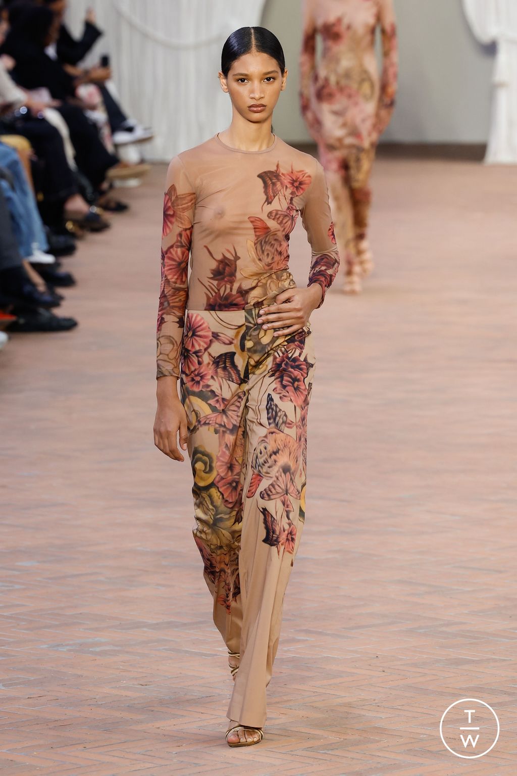 Fashion Week Milan Spring/Summer 2024 look 36 from the Alberta Ferretti collection 女装