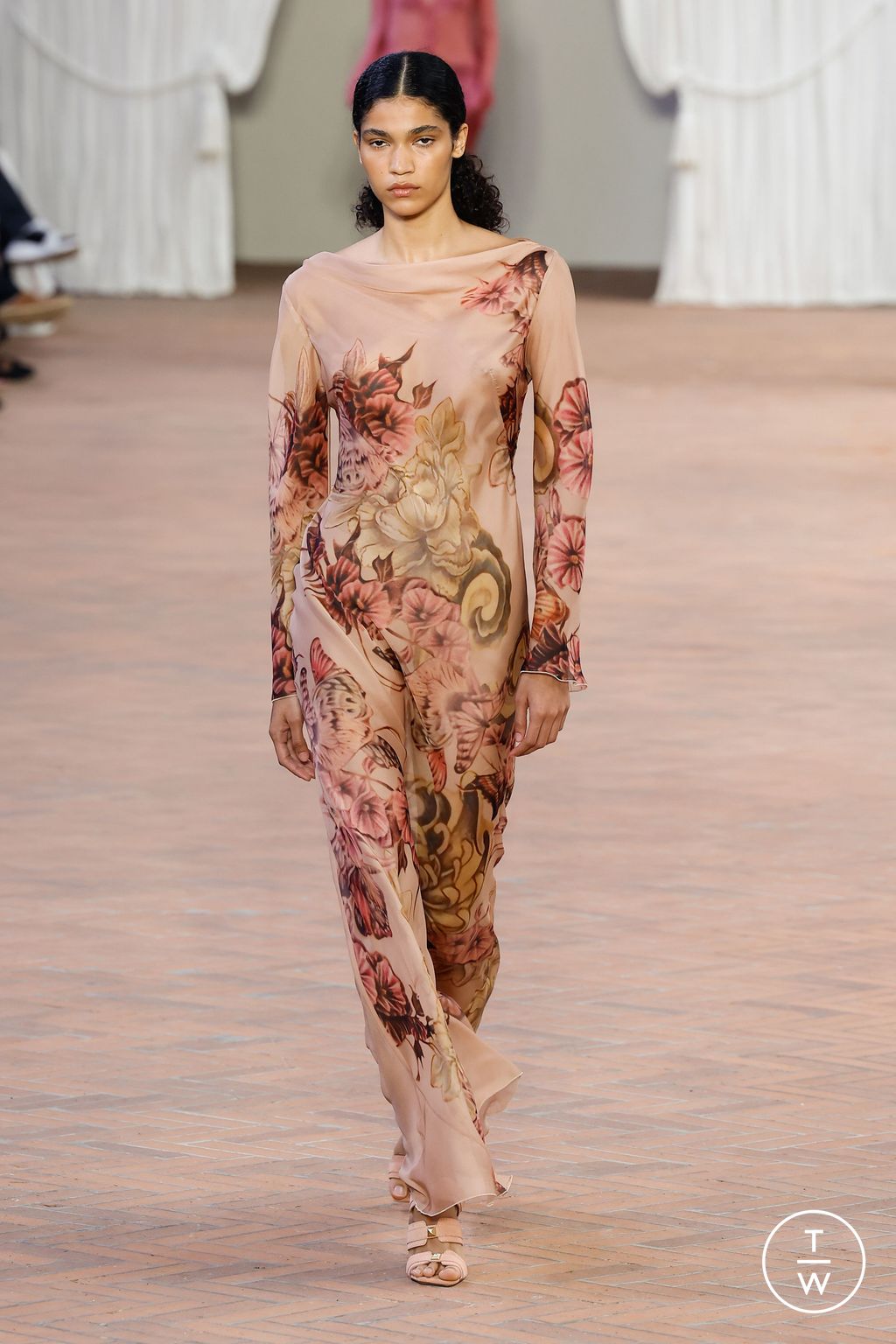 Fashion Week Milan Spring/Summer 2024 look 37 de la collection Alberta Ferretti womenswear