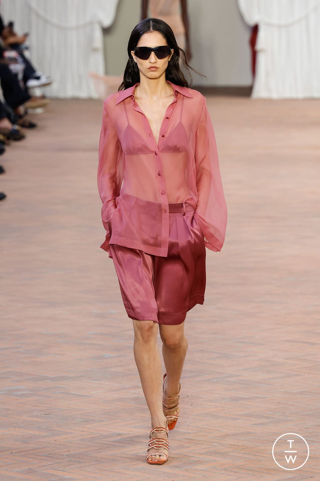 Fashion Week Milan Spring/Summer 2024 look 38 from the Alberta Ferretti collection 女装