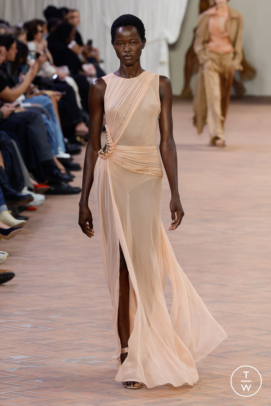 Fashion Week Milan Spring/Summer 2024 look 39 from the Alberta Ferretti collection 女装