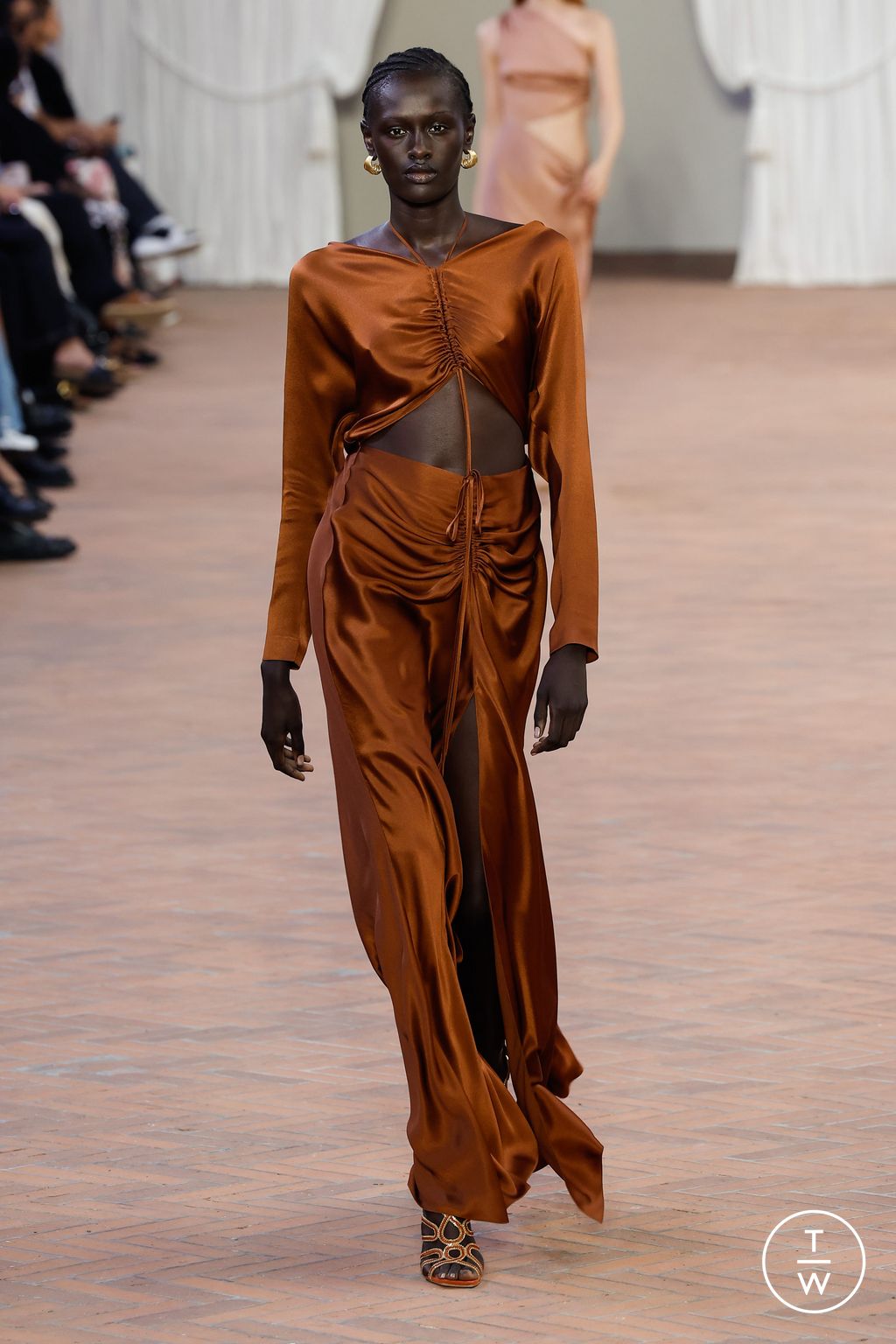 Fashion Week Milan Spring/Summer 2024 look 45 from the Alberta Ferretti collection 女装