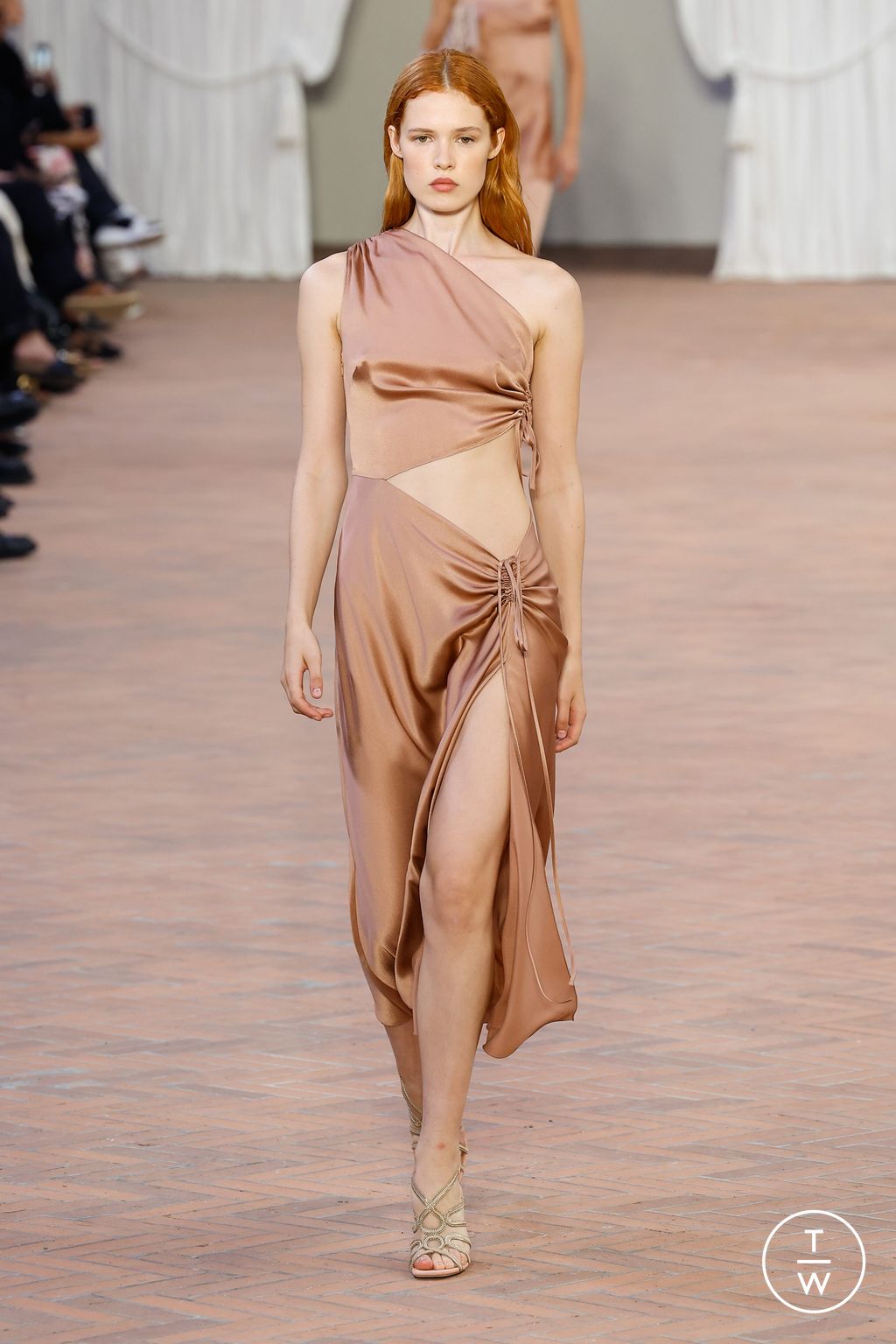 Fashion Week Milan Spring/Summer 2024 look 46 from the Alberta Ferretti collection 女装