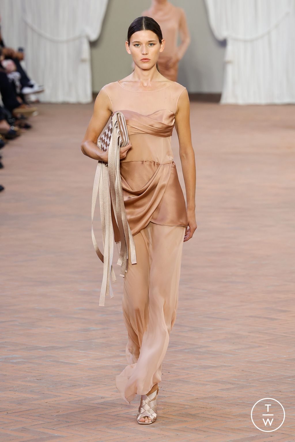 Fashion Week Milan Spring/Summer 2024 look 47 from the Alberta Ferretti collection 女装
