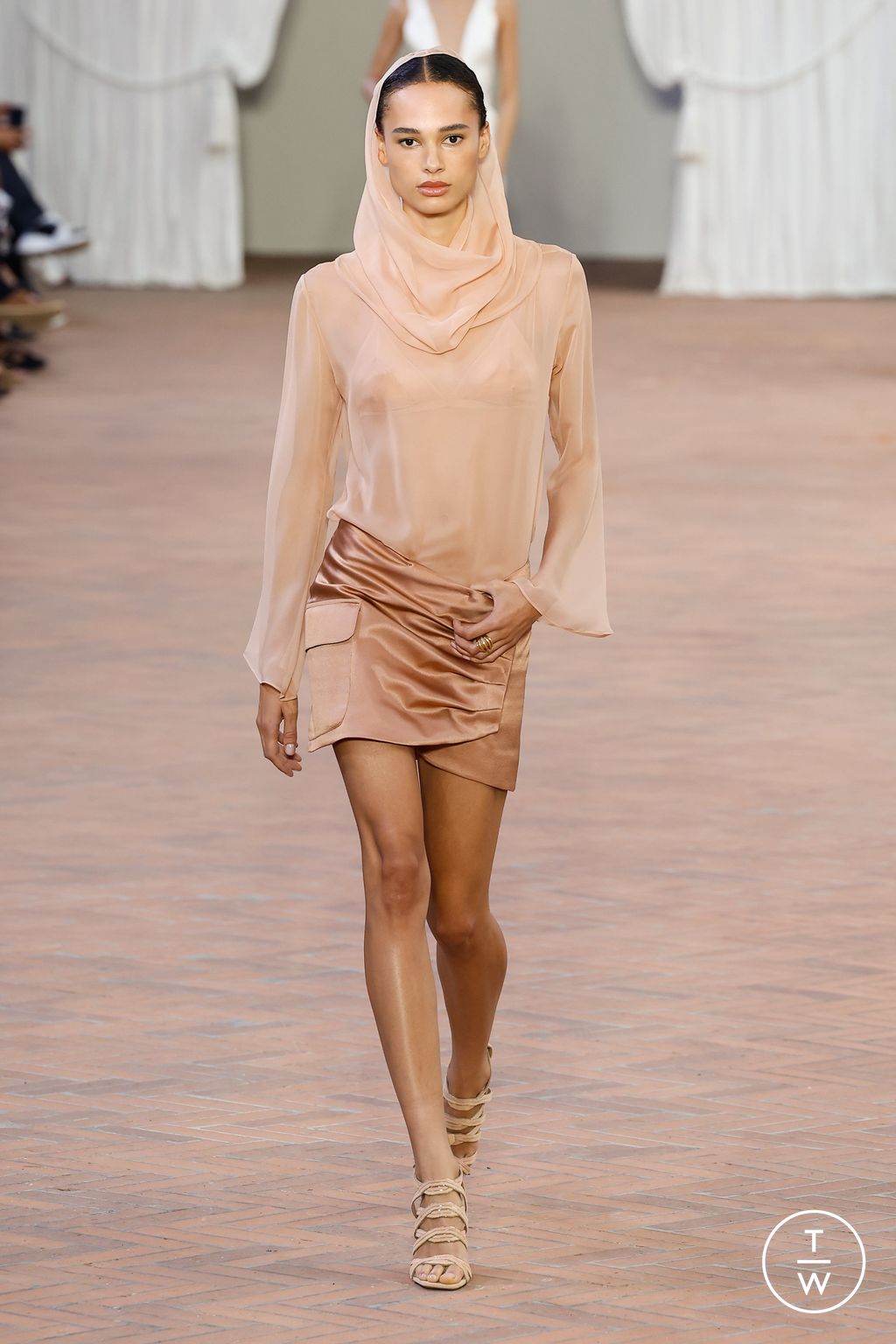 Fashion Week Milan Spring/Summer 2024 look 48 from the Alberta Ferretti collection 女装
