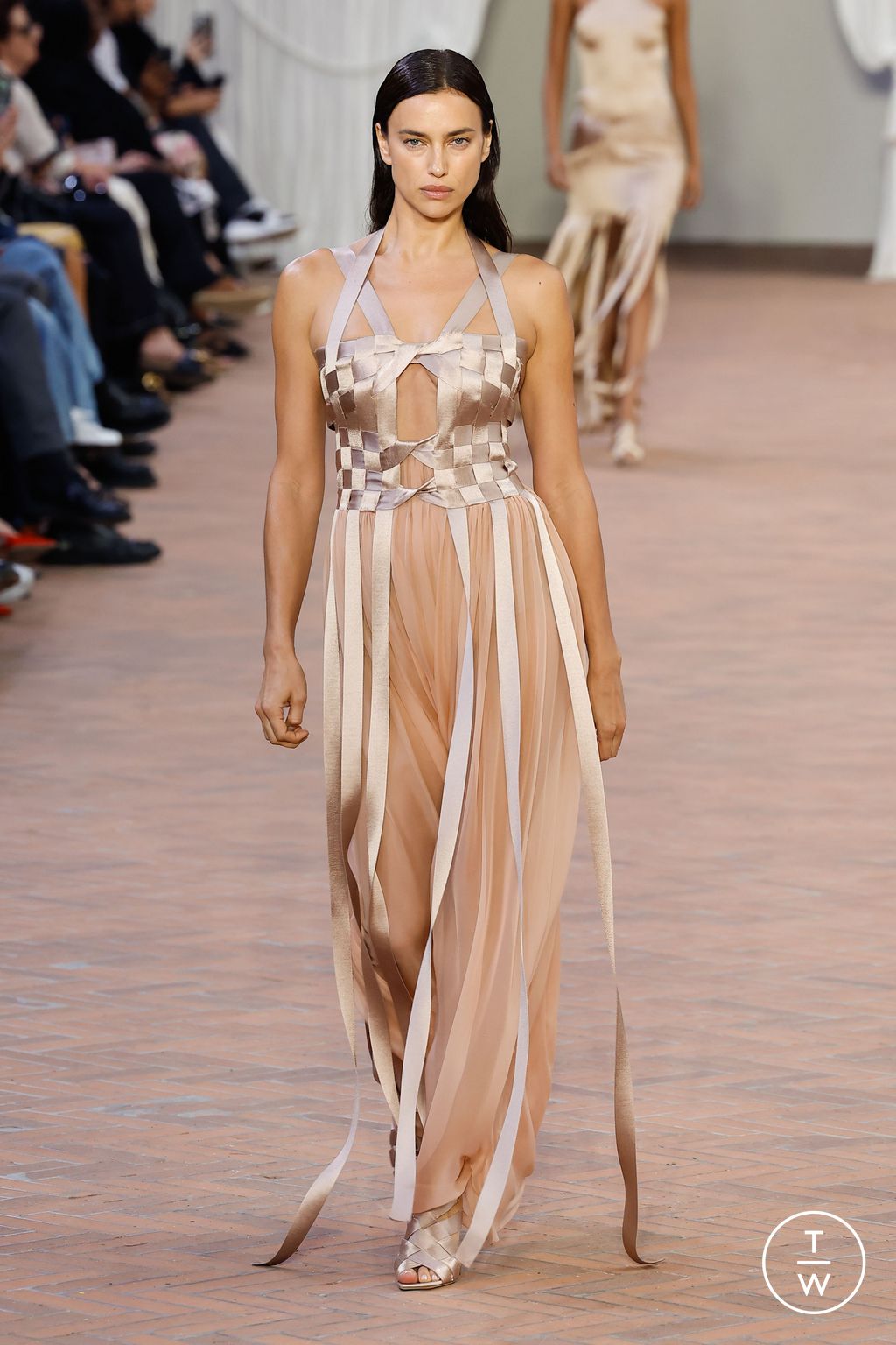 Fashion Week Milan Spring/Summer 2024 look 52 from the Alberta Ferretti collection 女装