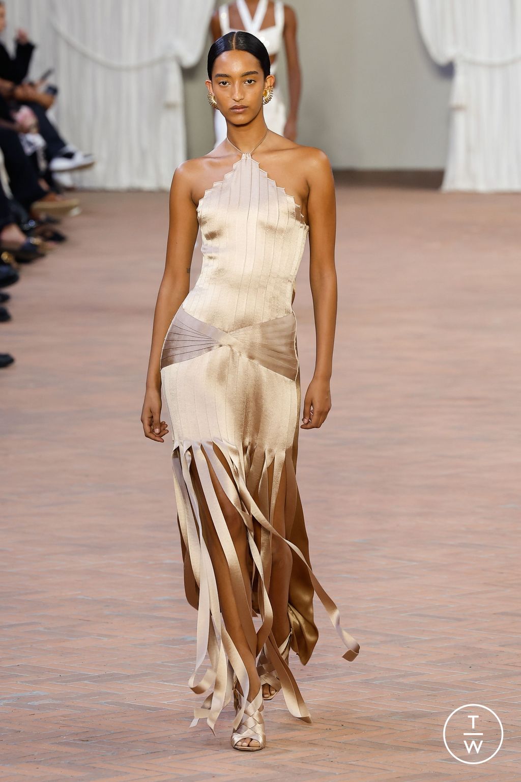 Fashion Week Milan Spring/Summer 2024 look 53 from the Alberta Ferretti collection 女装