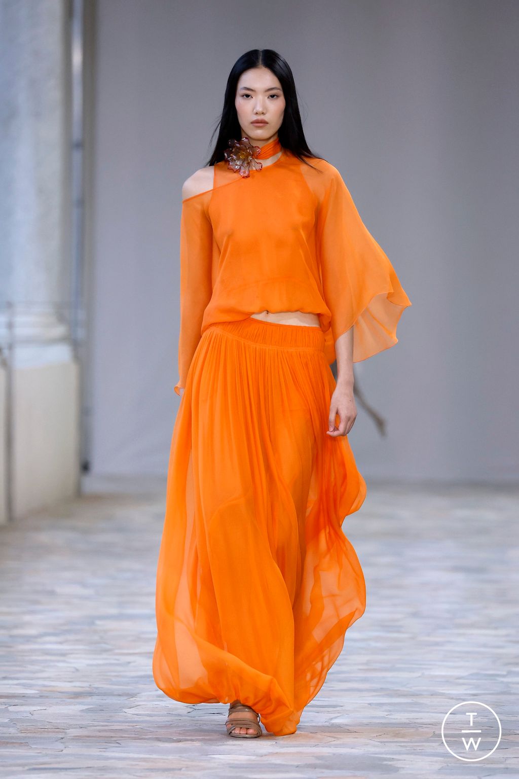 Fashion Week Milan Spring/Summer 2025 look 4 from the Alberta Ferretti collection womenswear