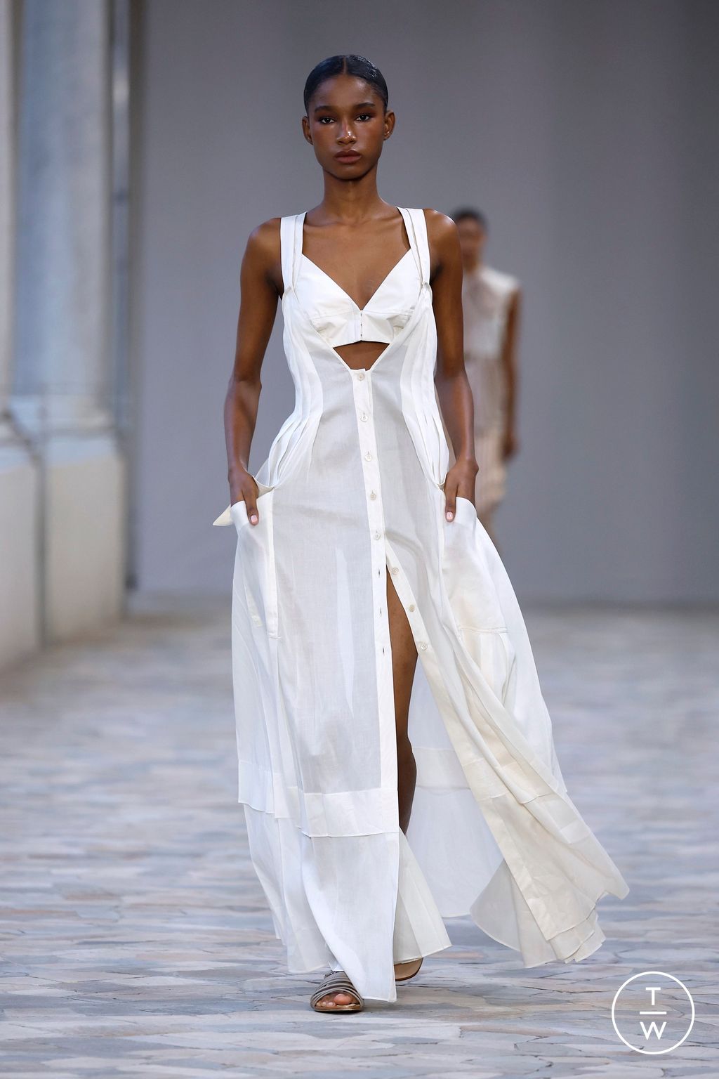 Fashion Week Milan Spring-Summer 2025 look 19 from the Alberta Ferretti collection womenswear