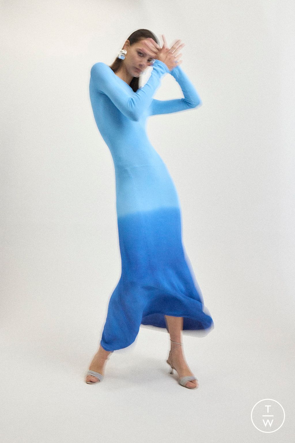 Fashion Week New York Resort 2025 look 17 from the Alejandra Alonso Rojas collection 女装