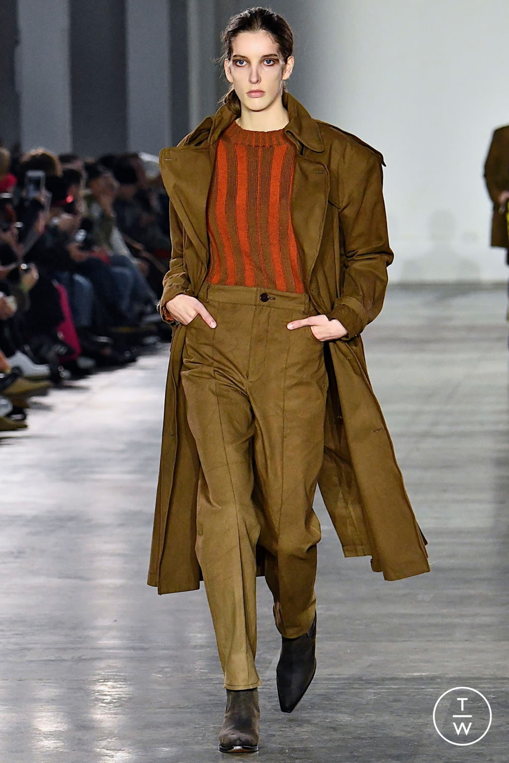 Fashion Week London Fall/Winter 2019 look 5 from the Alex Mullins collection menswear