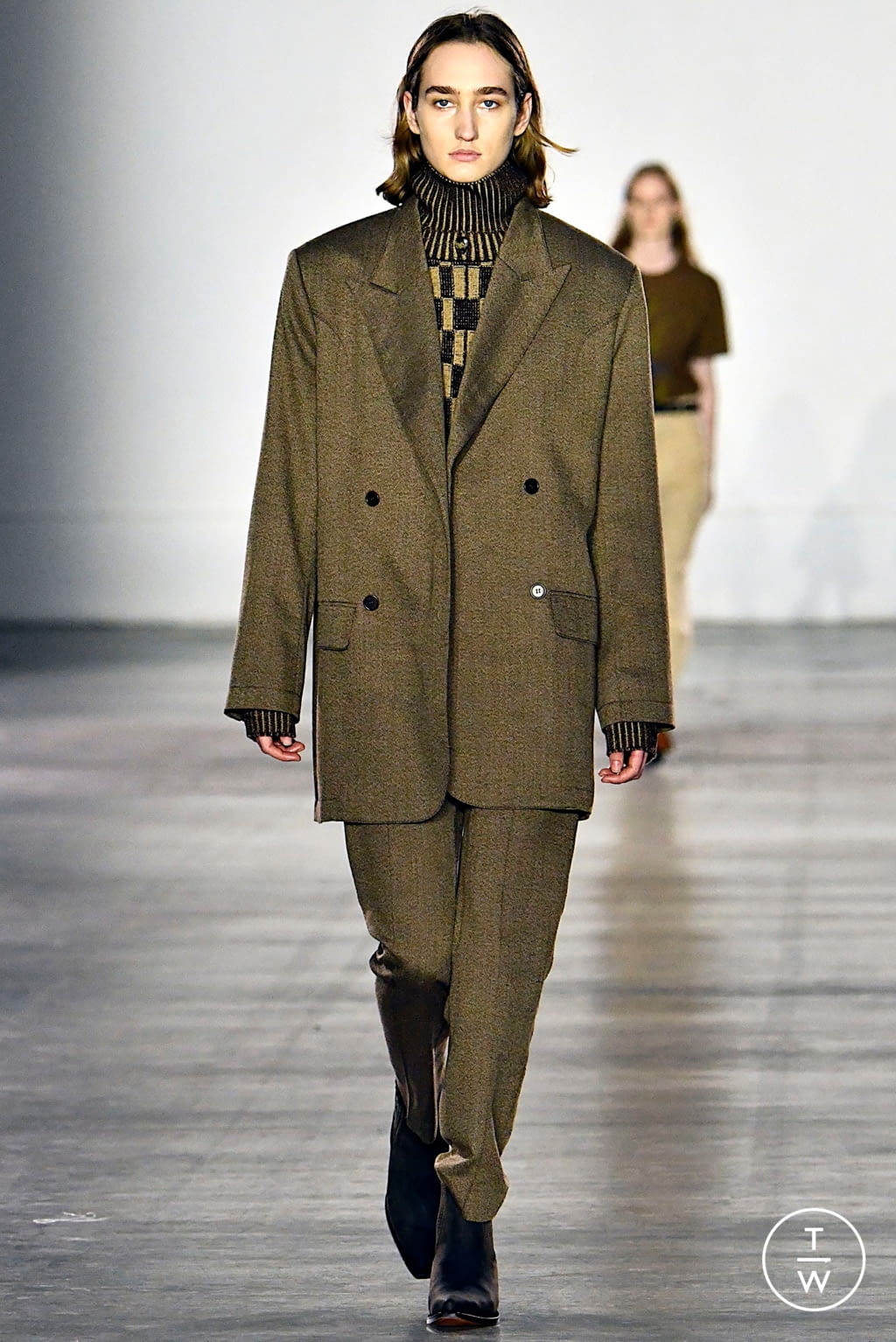 Fashion Week London Fall/Winter 2019 look 8 from the Alex Mullins collection menswear