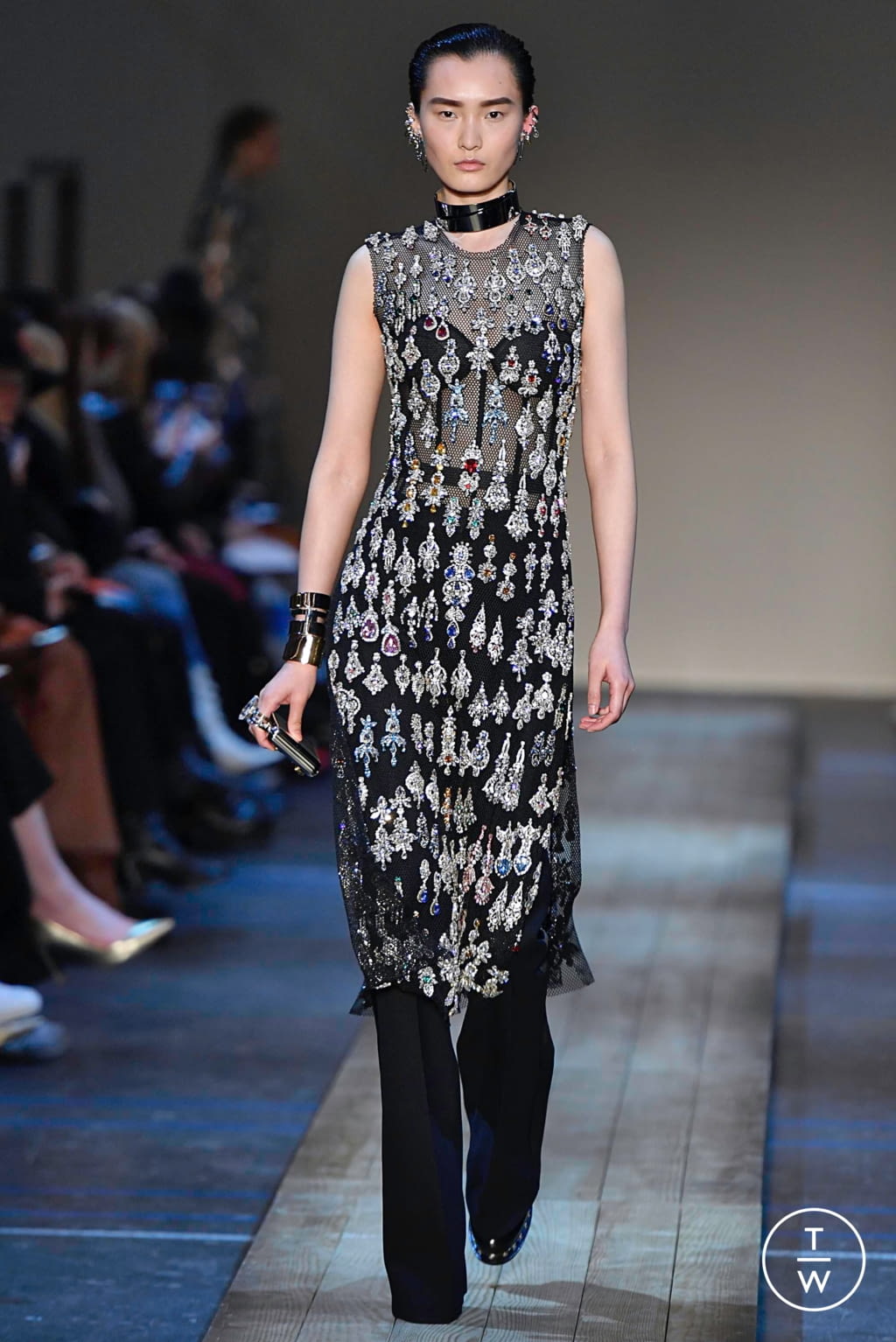 Fashion Week Paris Fall/Winter 2019 look 33 from the Alexander McQueen collection womenswear