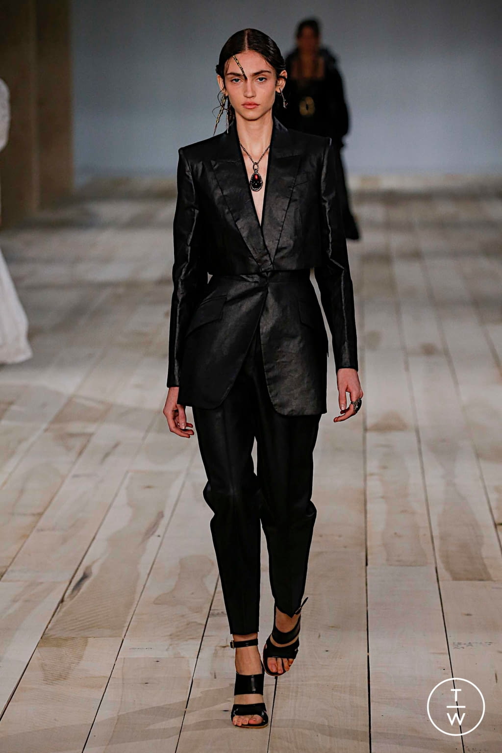 Fashion Week Paris Spring/Summer 2020 look 2 from the Alexander McQueen collection womenswear