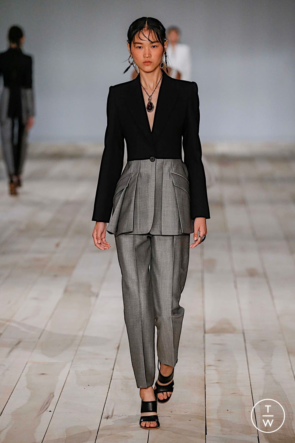 Fashion Week Paris Spring/Summer 2020 look 13 from the Alexander McQueen collection womenswear