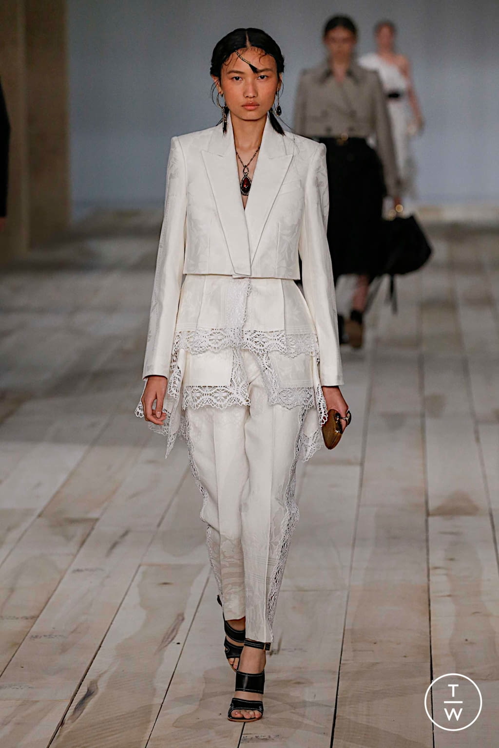 Fashion Week Paris Spring/Summer 2020 look 15 from the Alexander McQueen collection womenswear