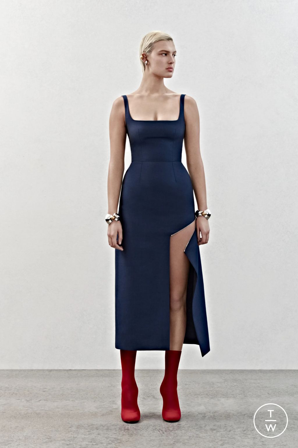Fashion Week London Pre-Fall 2023 look 1 de la collection Alexander McQueen womenswear