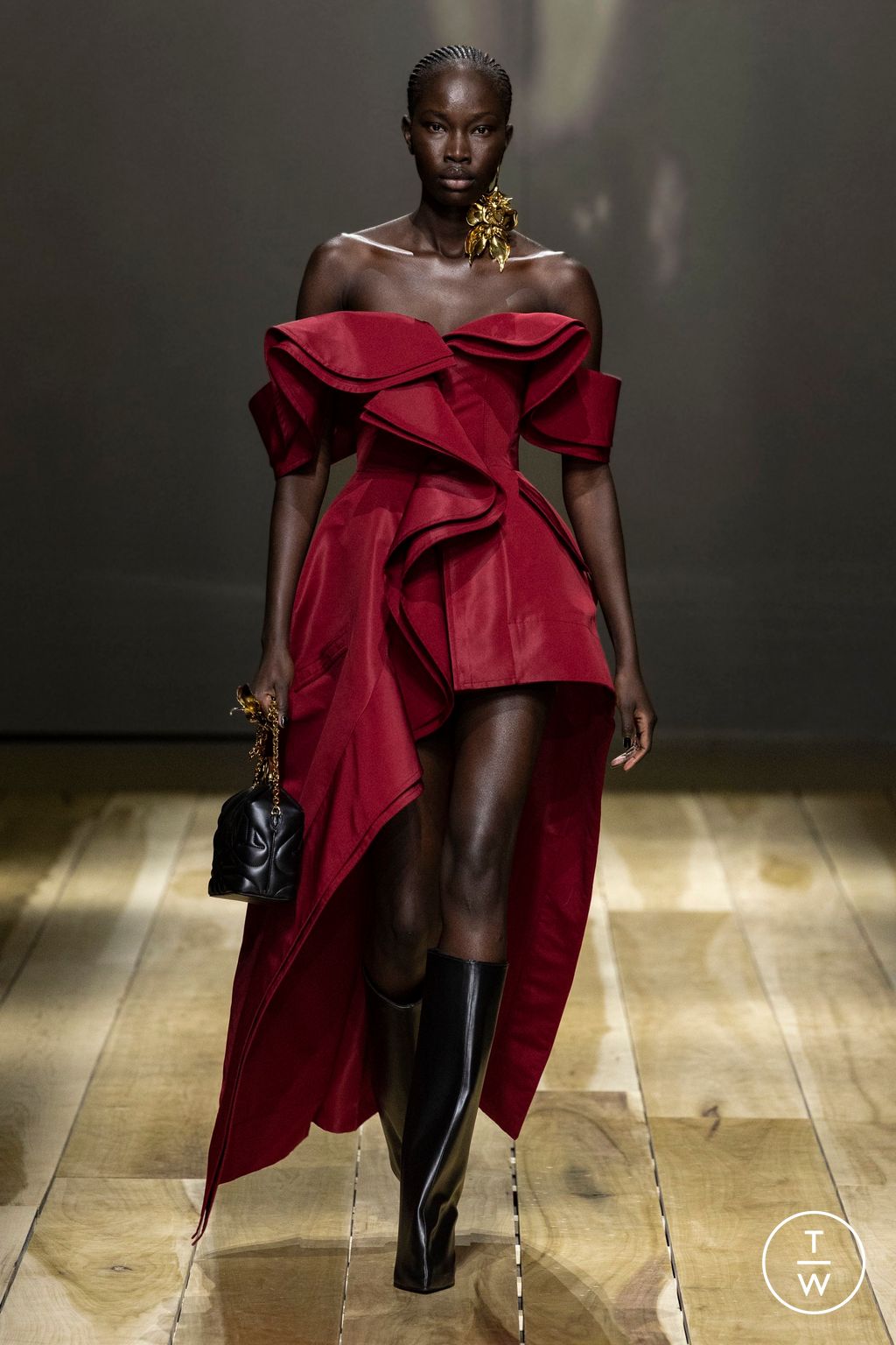 Fashion Week Paris Fall/Winter 2023 look 22 de la collection Alexander McQueen womenswear