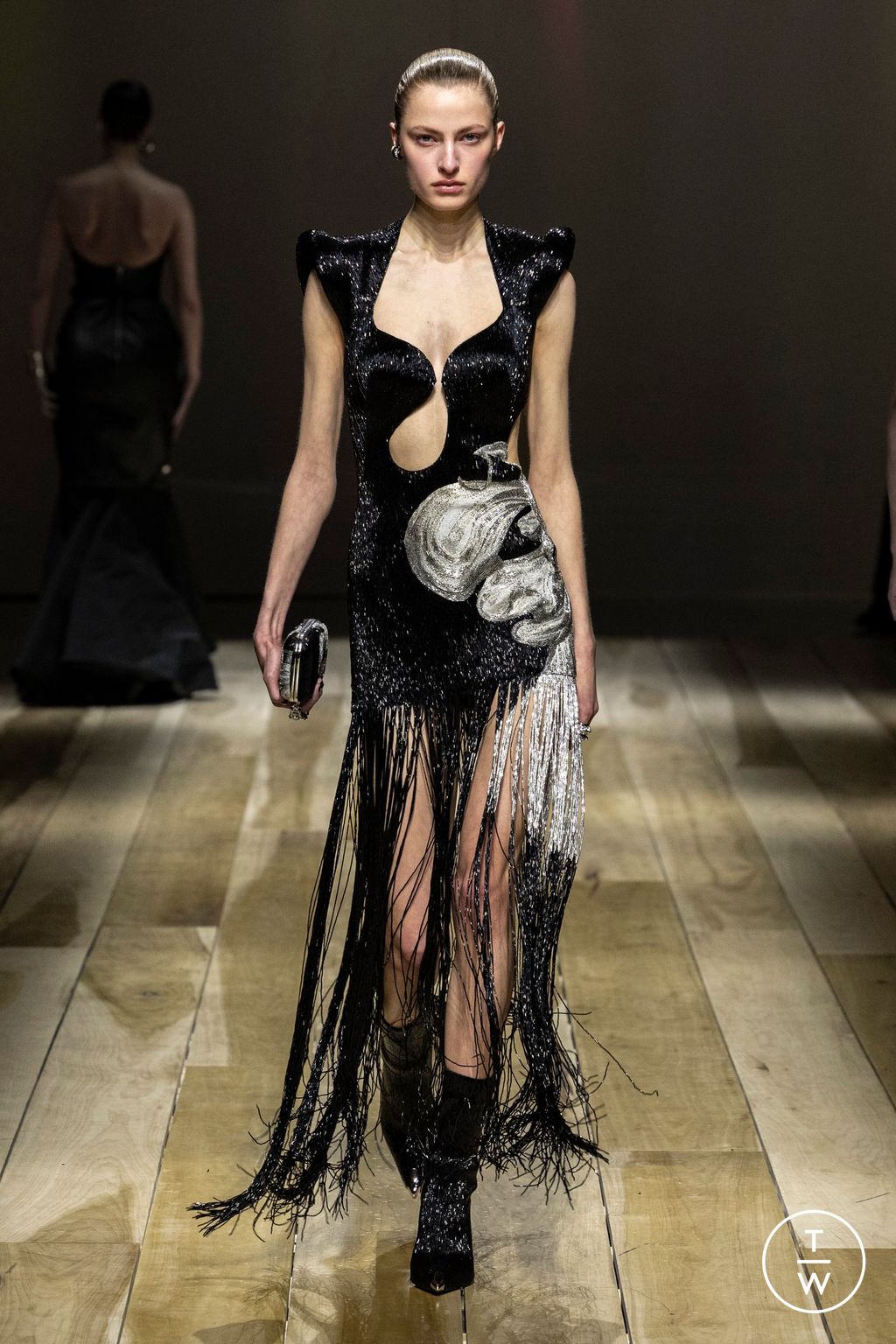Fashion Week Paris Fall/Winter 2023 look 51 from the Alexander McQueen collection 女装