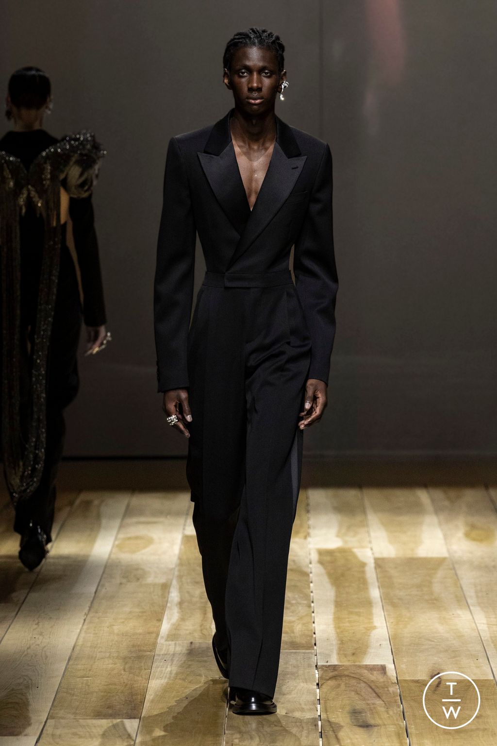 Fashion Week Paris Fall/Winter 2023 look 52 from the Alexander McQueen collection 女装