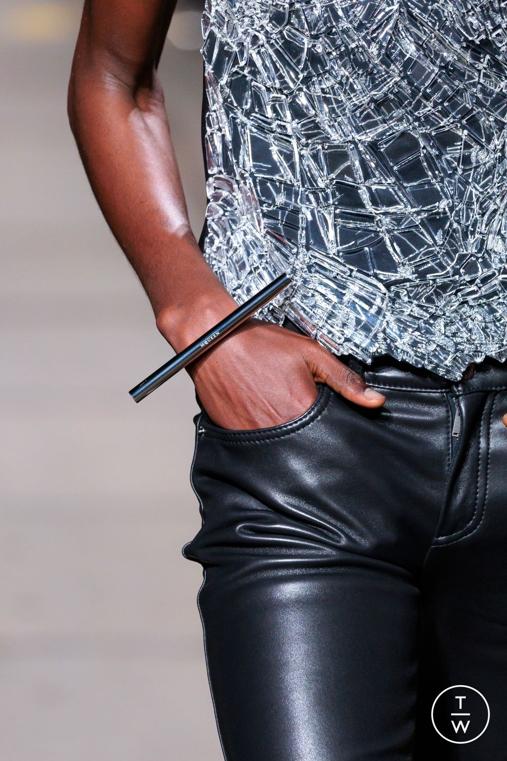 Fashion Week Paris Fall/Winter 2024 look 48 from the McQueen collection womenswear accessories