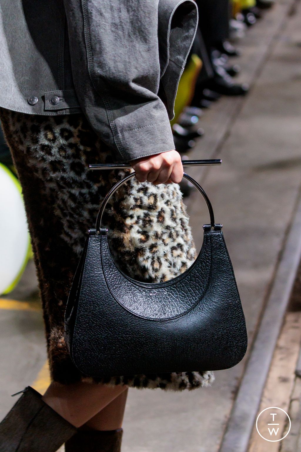 Fashion Week Paris Fall/Winter 2024 look 5 from the McQueen collection womenswear accessories