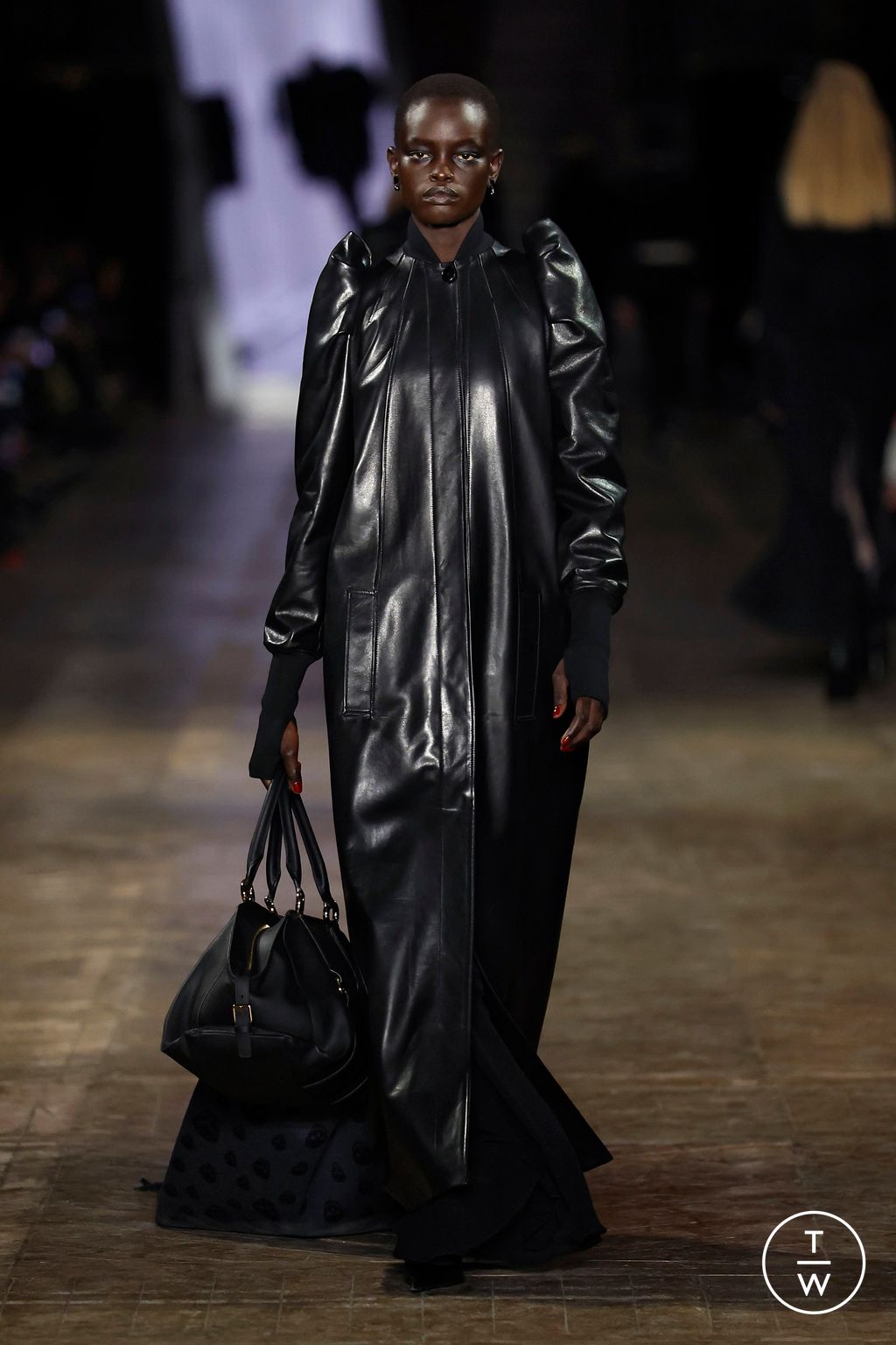 Fashion Week Paris Fall/Winter 2025 look 7 from the McQueen collection womenswear