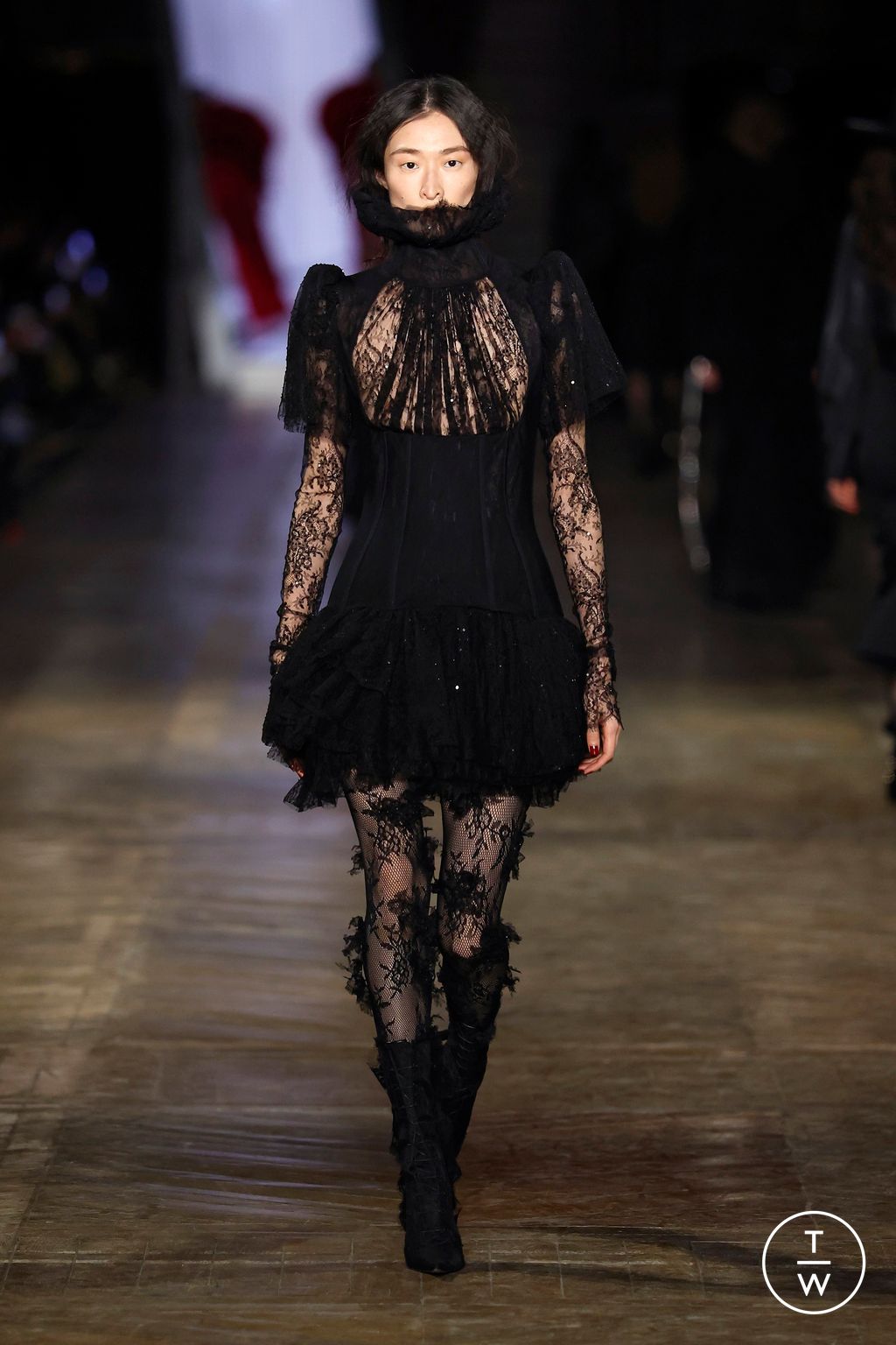 Fashion Week Paris Fall/Winter 2025 look 12 from the McQueen collection womenswear