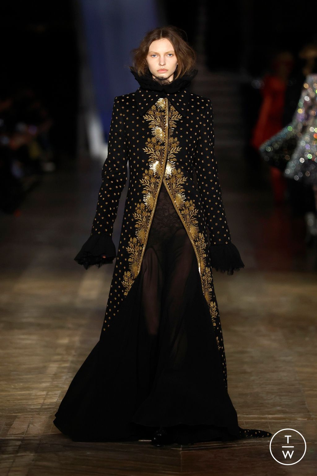 Fashion Week Paris Fall/Winter 2025 look 49 from the McQueen collection womenswear