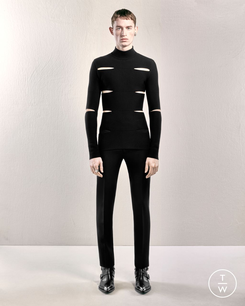 Fashion Week London Pre-Fall 2023 look 15 from the Alexander McQueen collection menswear