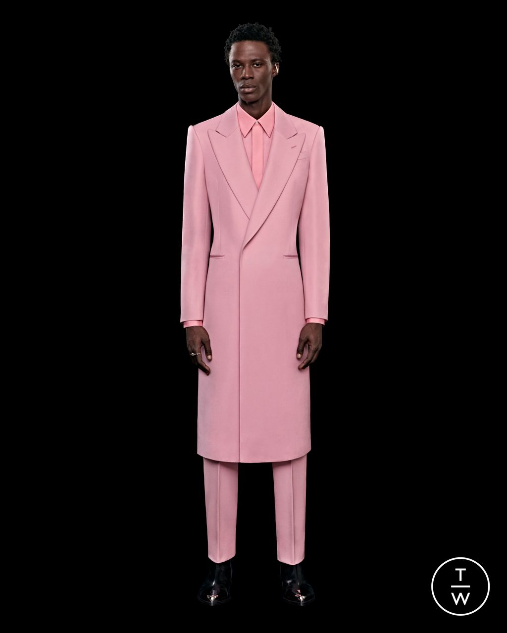 Fashion Week London Pre-Fall 2023 look 17 from the Alexander McQueen collection menswear