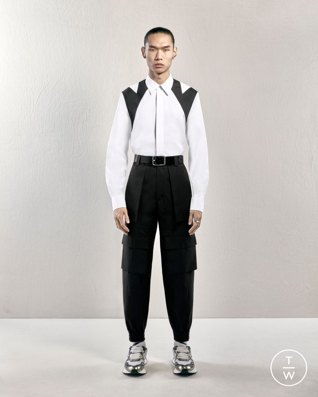 Fashion Week London Pre-Fall 2023 look 14 from the Alexander McQueen collection menswear