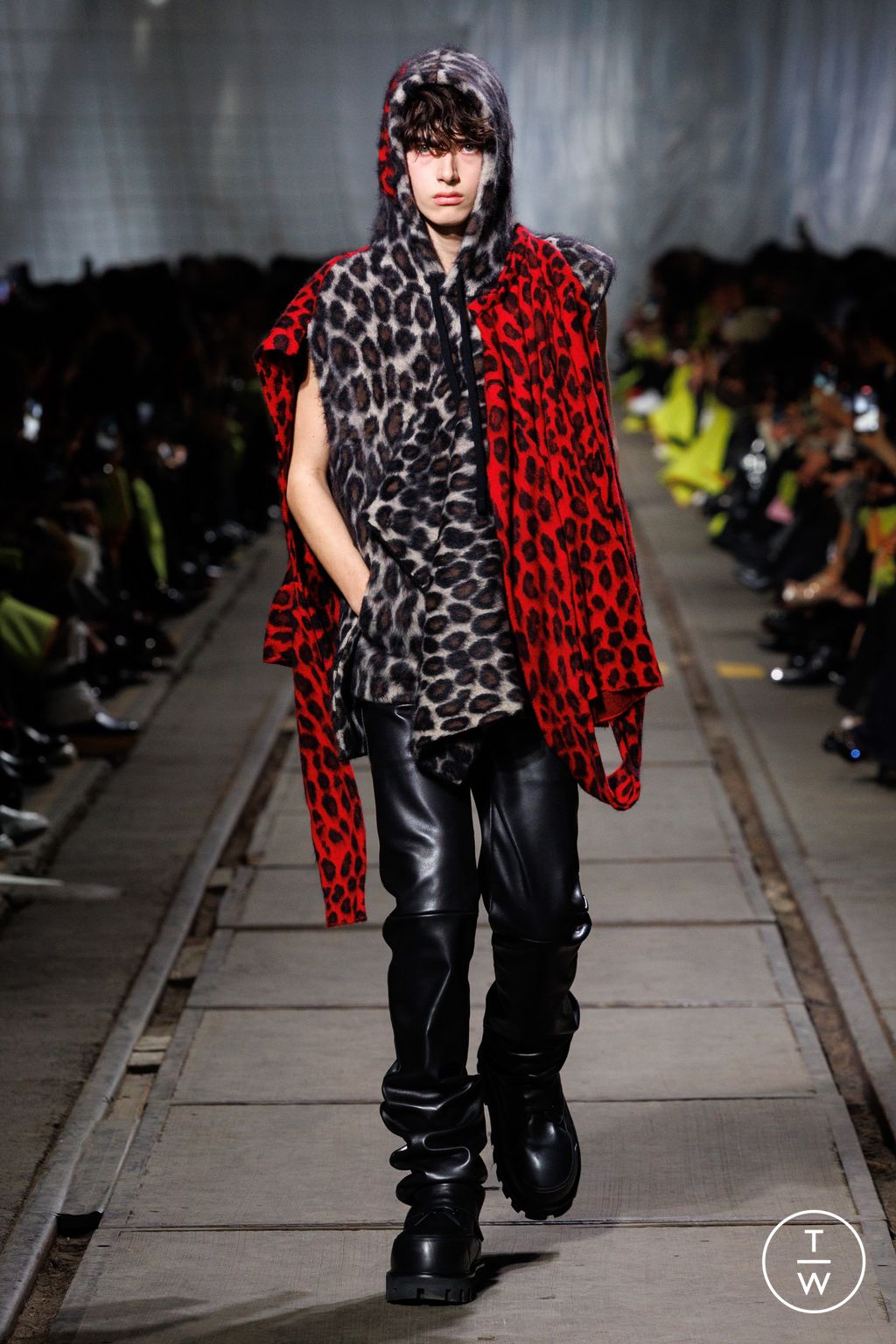 Fashion Week Paris Fall/Winter 2024 look 18 de la collection Alexander McQueen womenswear