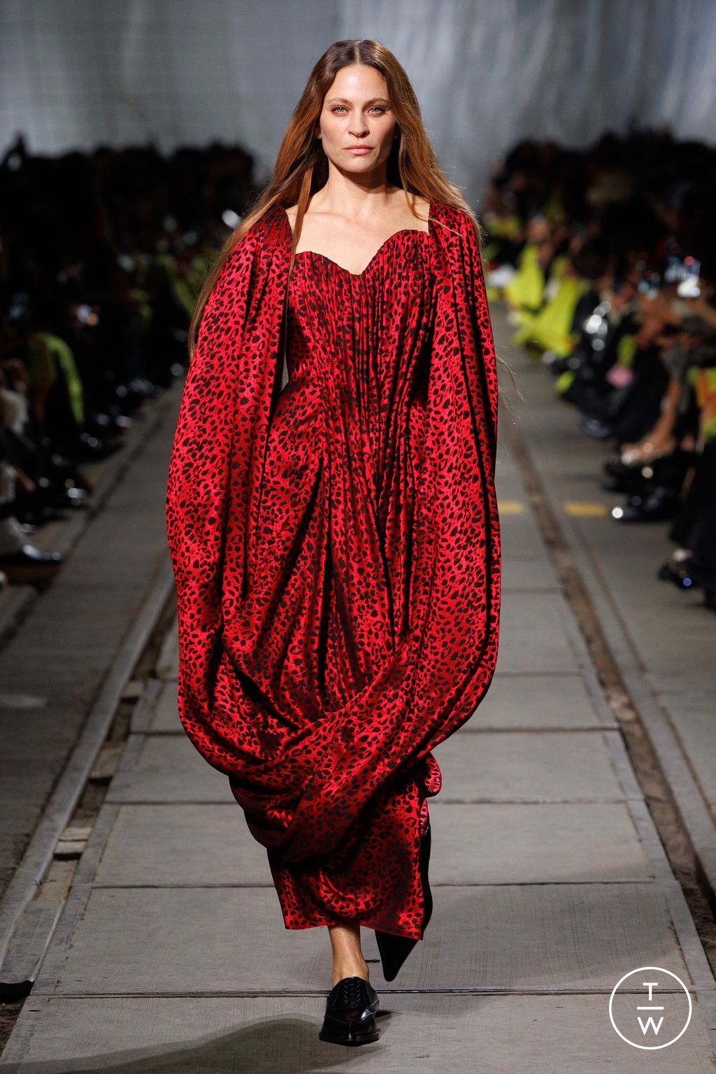 Fashion Week Paris Fall/Winter 2024 look 19 de la collection Alexander McQueen womenswear