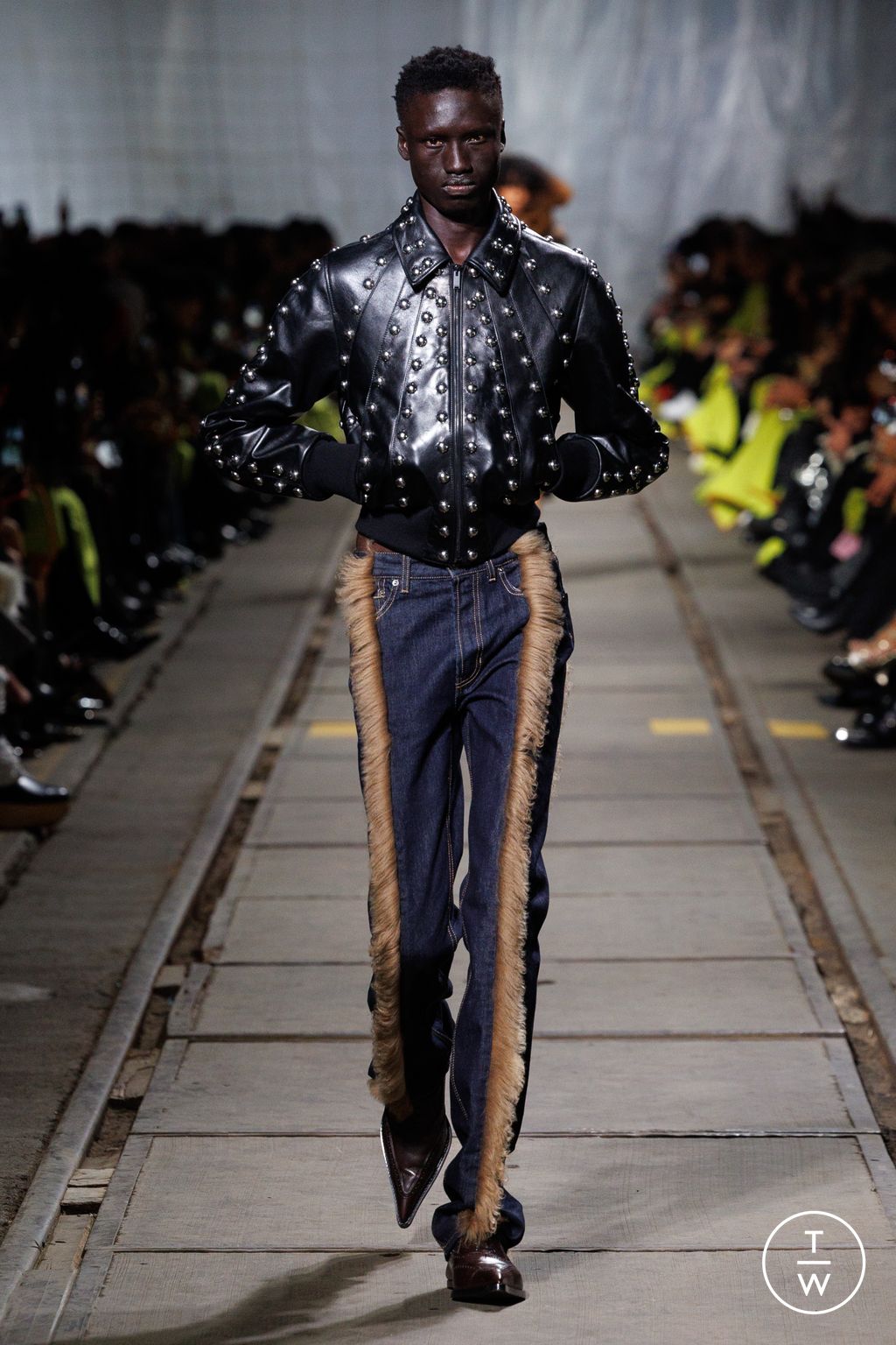 Fashion Week Paris Fall/Winter 2024 look 20 de la collection Alexander McQueen womenswear