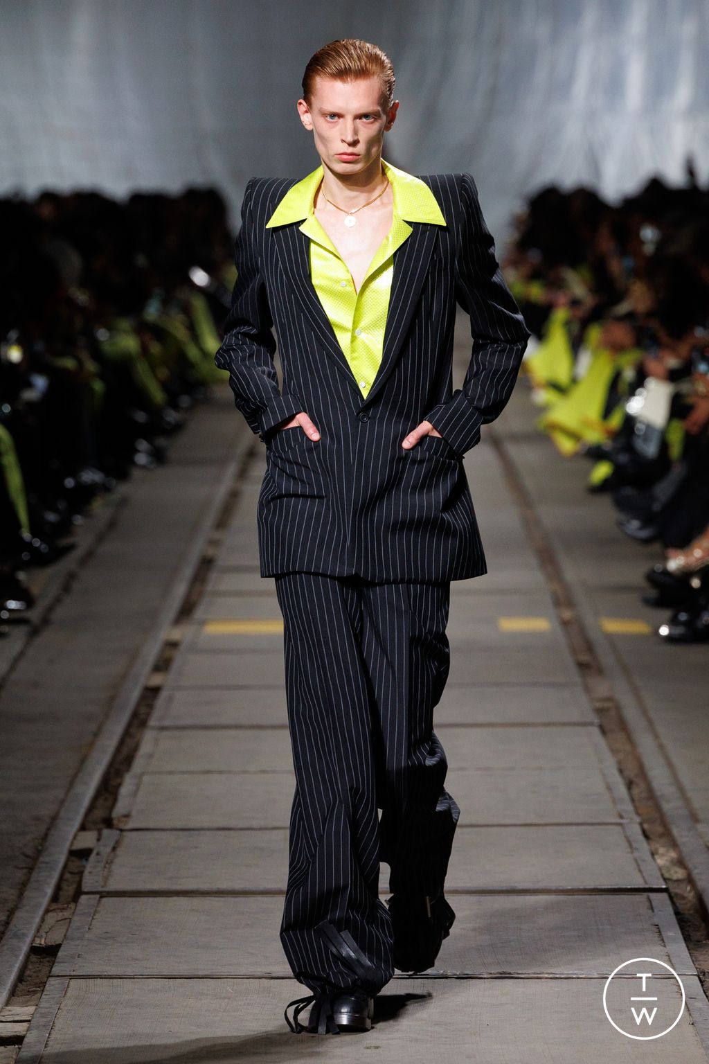 Fashion Week Paris Fall/Winter 2024 look 28 de la collection Alexander McQueen womenswear