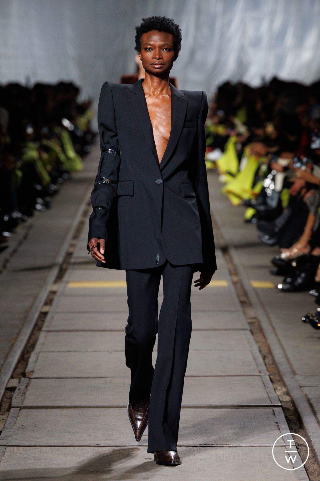 Fashion Week Paris Fall/Winter 2024 look 29 de la collection Alexander McQueen womenswear
