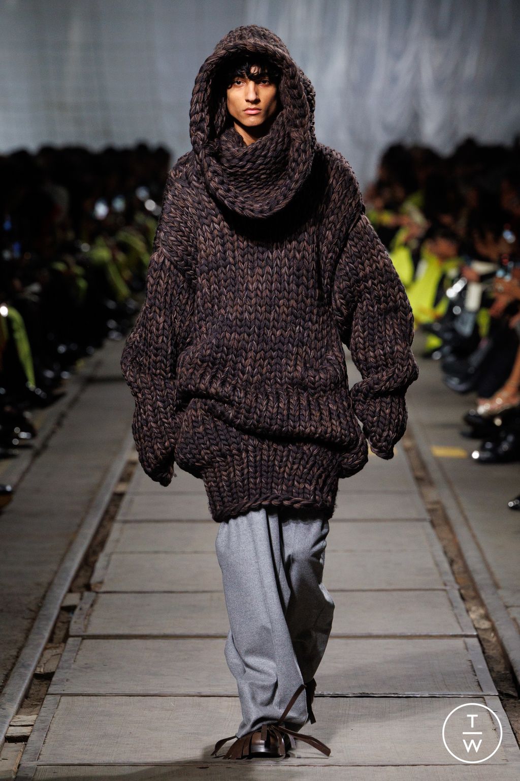 Fashion Week Paris Fall/Winter 2024 look 31 de la collection Alexander McQueen womenswear