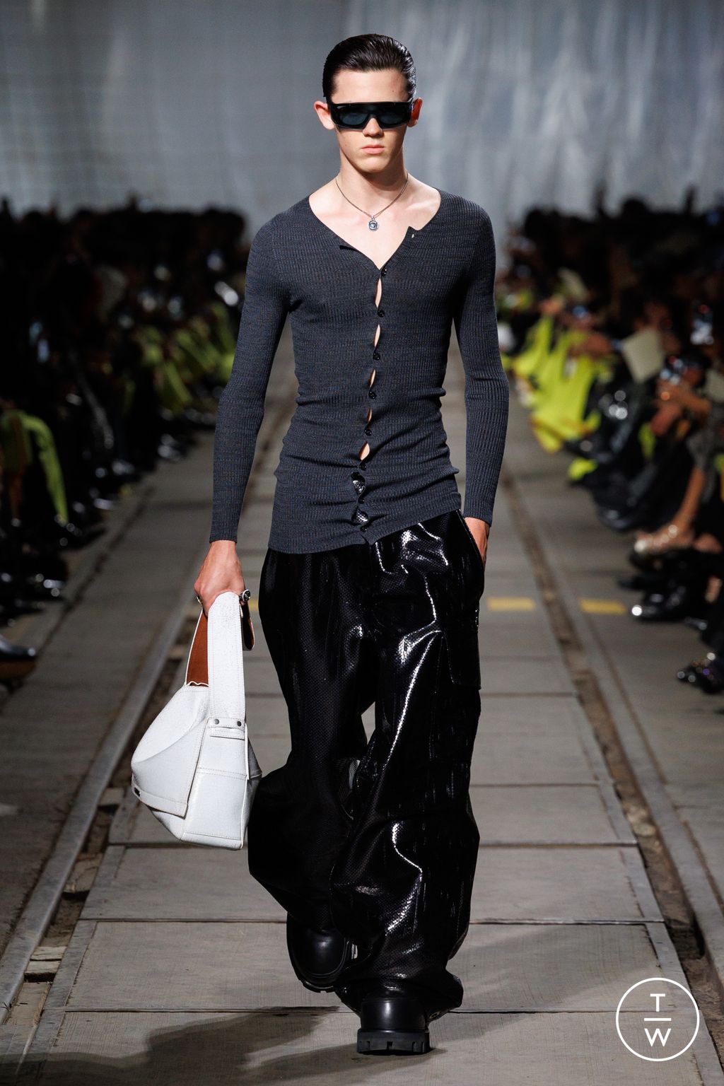 Fashion Week Paris Fall/Winter 2024 look 40 de la collection Alexander McQueen womenswear