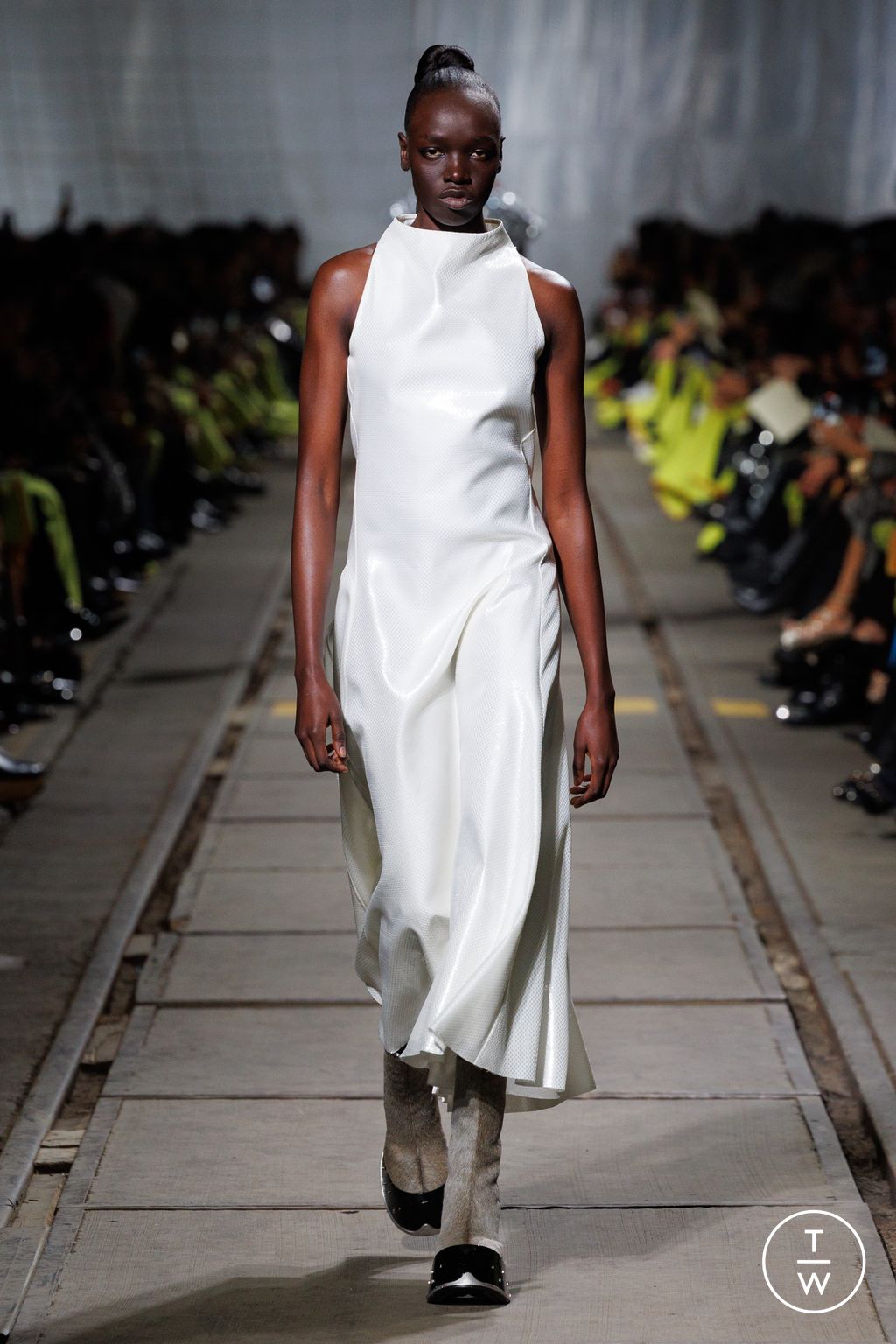 Fashion Week Paris Fall/Winter 2024 look 41 de la collection Alexander McQueen womenswear