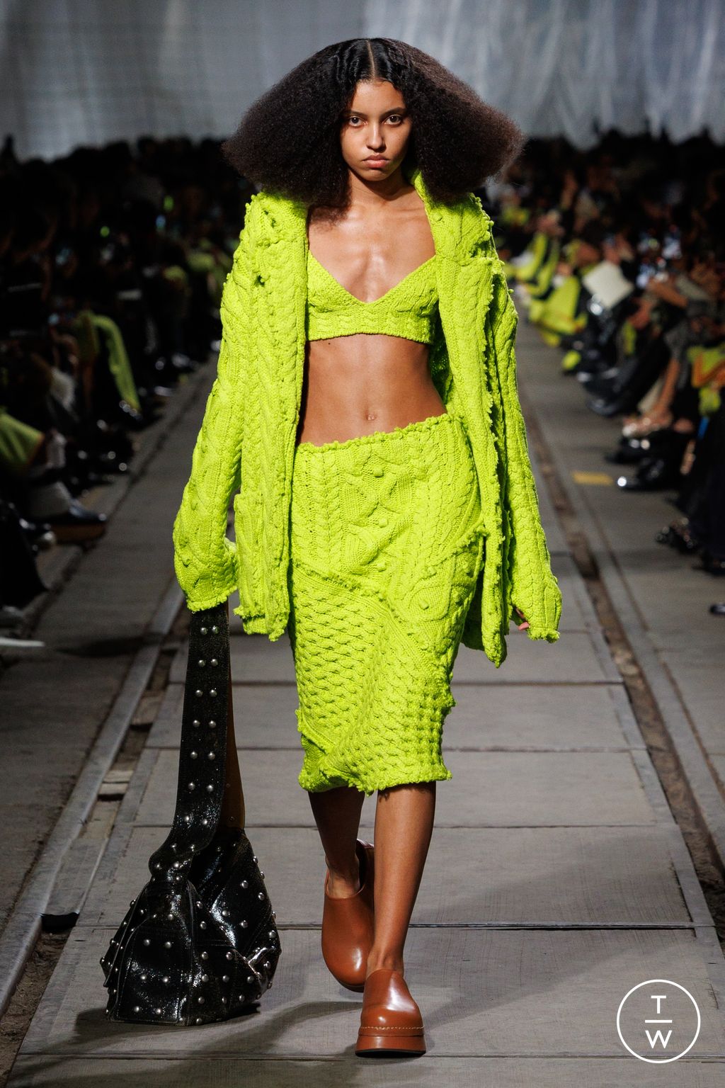 Fashion Week Paris Fall/Winter 2024 look 48 de la collection Alexander McQueen womenswear
