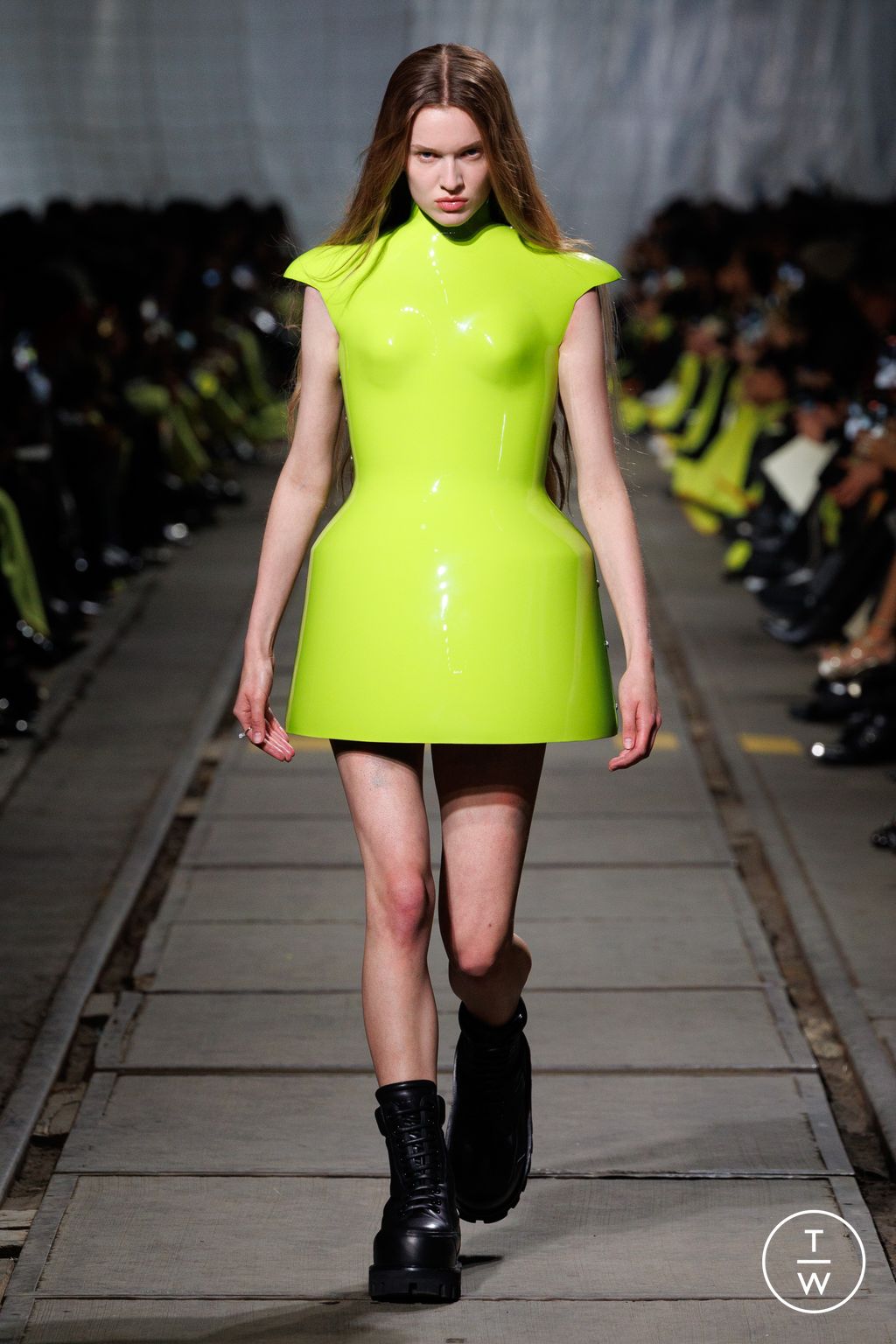 Fashion Week Paris Fall/Winter 2024 look 50 de la collection Alexander McQueen womenswear