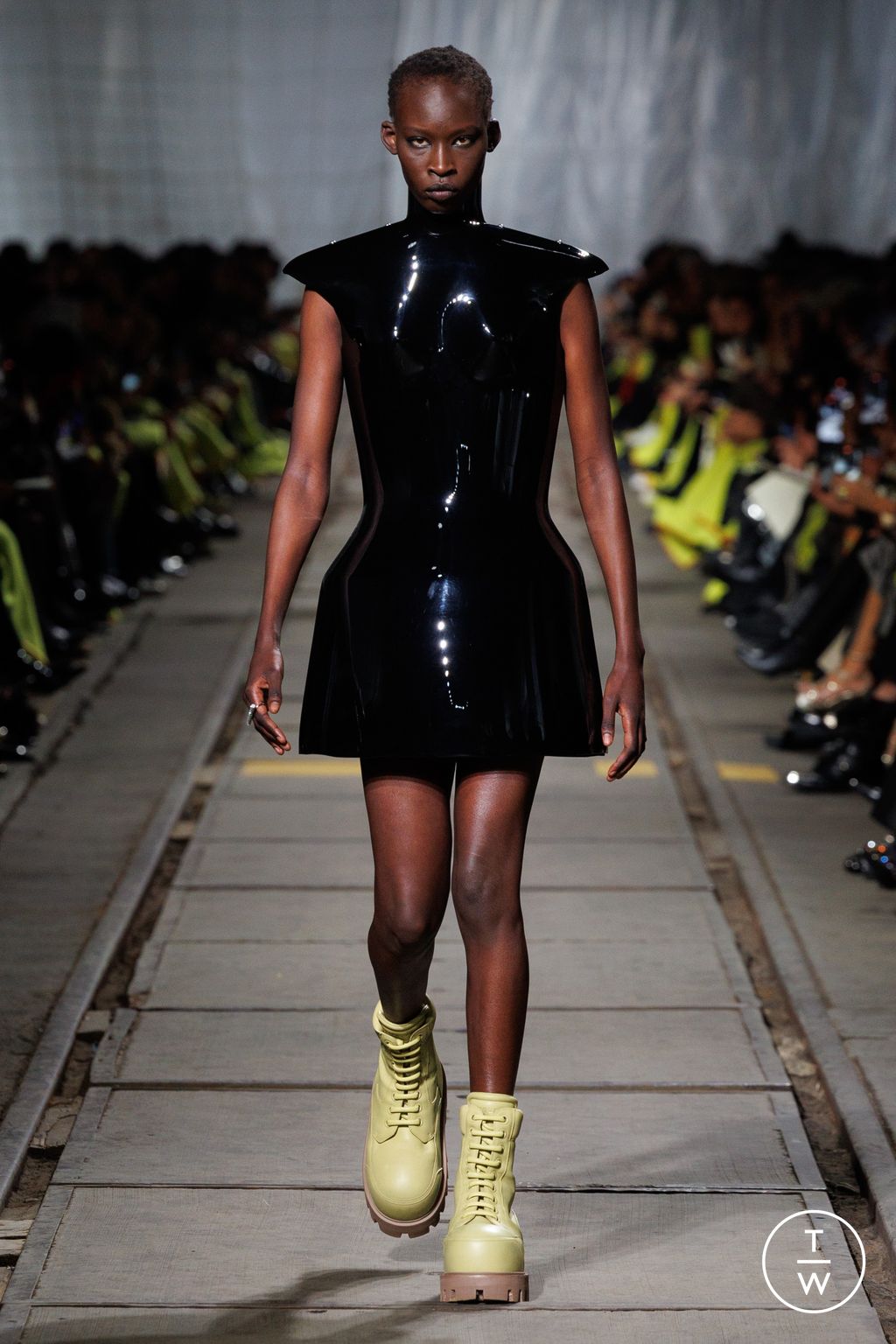 Fashion Week Paris Fall/Winter 2024 look 51 de la collection Alexander McQueen womenswear
