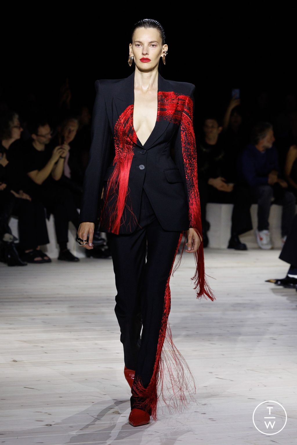 Fashion Week Paris Spring/Summer 2024 look 3 from the Alexander McQueen collection womenswear