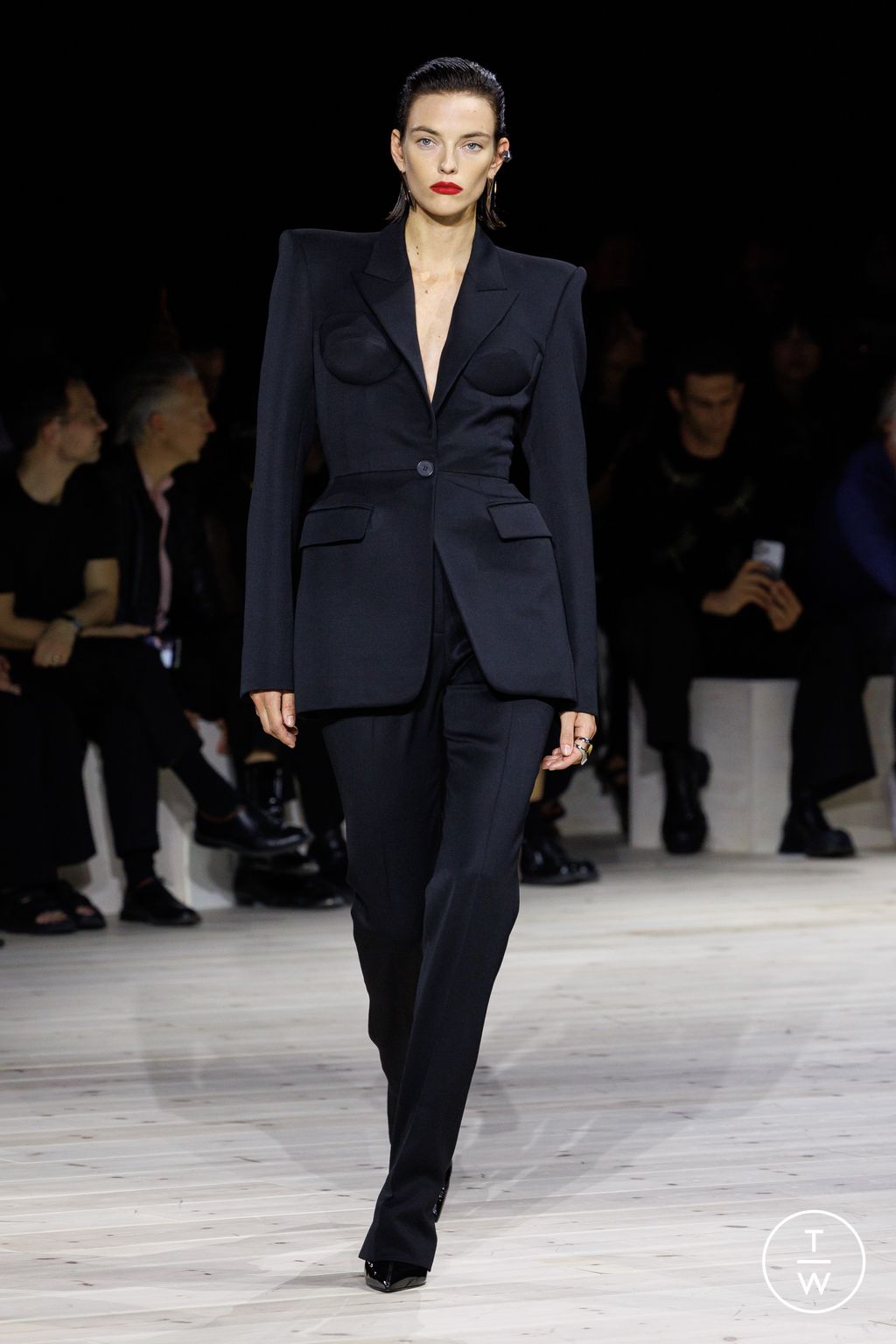 Fashion Week Paris Spring/Summer 2024 look 6 de la collection Alexander McQueen womenswear