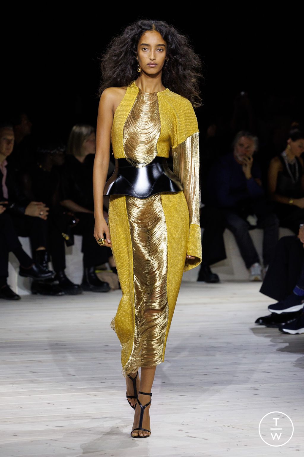 Fashion Week Paris Spring/Summer 2024 look 9 from the Alexander McQueen collection womenswear