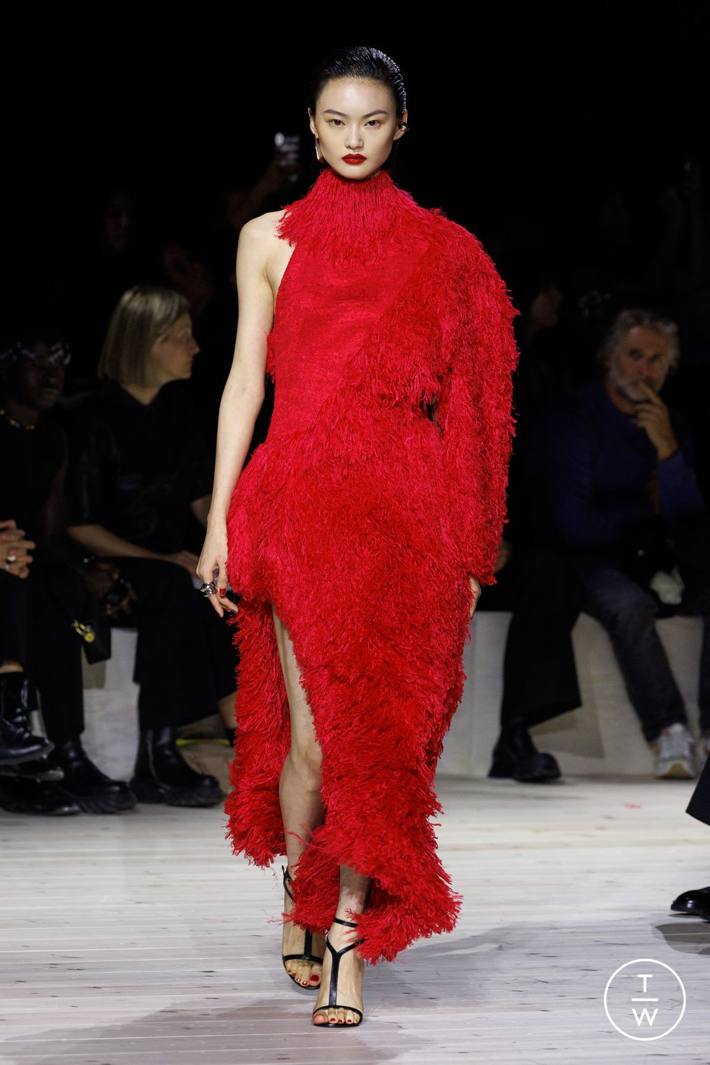 Fashion Week Paris Spring/Summer 2024 look 11 de la collection Alexander McQueen womenswear